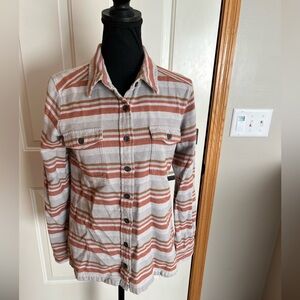 Women’s Patagonia Fjord long sleeve button flannel in drifter grey. Size 4